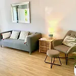 Lovely 2 Bedroom, 2 Bathroom House With Parking.