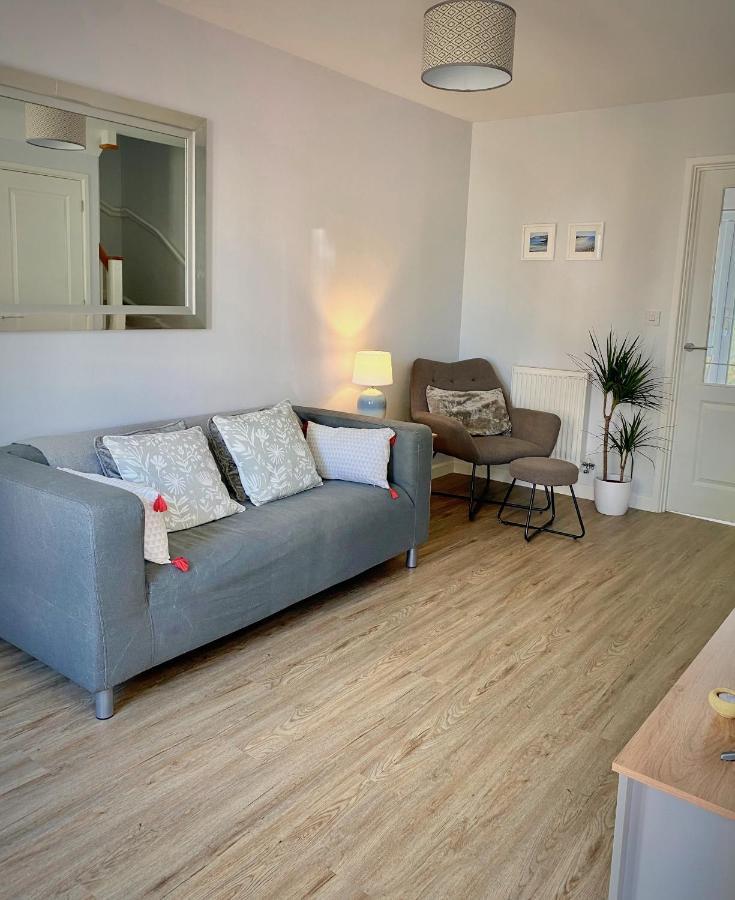 Holiday home Lovely 2 Bedroom, 2 Bathroom House With Parking. *