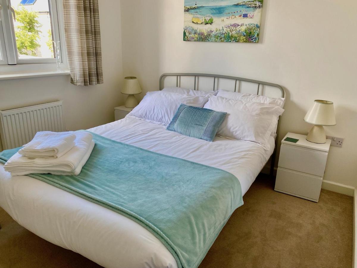 Lovely 2 Bedroom, 2 Bathroom House With Parking. Holiday home *
